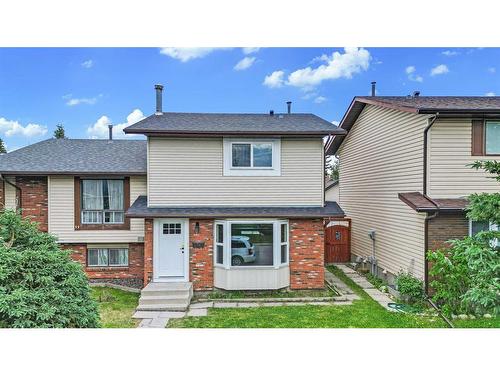 35 Castlebrook Way Ne, Calgary, AB - Outdoor