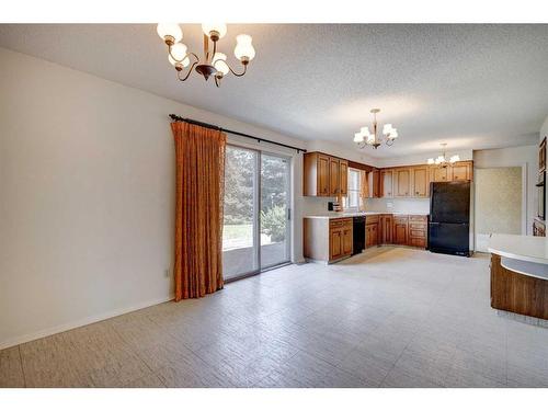 3220 Uplands Place Nw, Calgary, AB - Indoor Photo Showing Kitchen