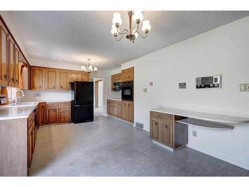 3220 Uplands Place Nw, Calgary, AB - Indoor Photo Showing Kitchen With Double Sink