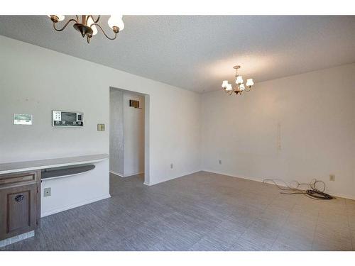 3220 Uplands Place Nw, Calgary, AB - Indoor Photo Showing Other Room