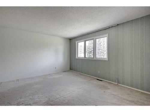 3220 Uplands Place Nw, Calgary, AB - Indoor Photo Showing Other Room