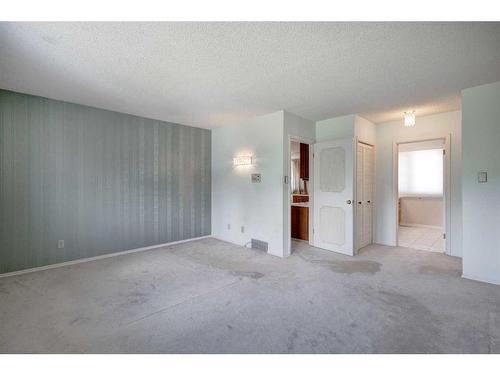 3220 Uplands Place Nw, Calgary, AB - Indoor Photo Showing Other Room