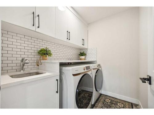 10 Highwood Drive, Okotoks, AB - Indoor Photo Showing Laundry Room