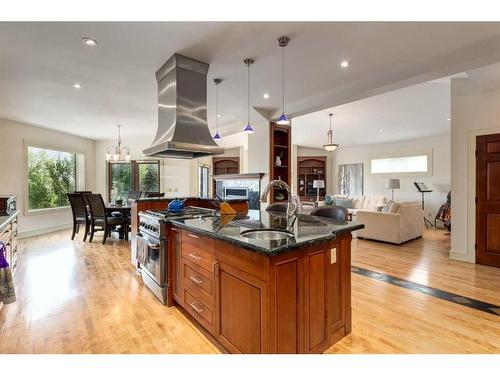 1827 11 Avenue Nw, Calgary, AB - Indoor Photo Showing Kitchen