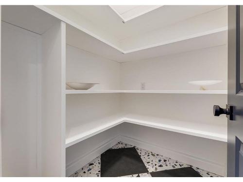 1417 3 Street Nw, Calgary, AB - Indoor With Storage