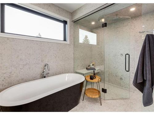 1417 3 Street Nw, Calgary, AB - Indoor Photo Showing Bathroom