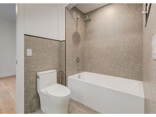1417 3 Street Nw, Calgary, AB - Indoor Photo Showing Bathroom