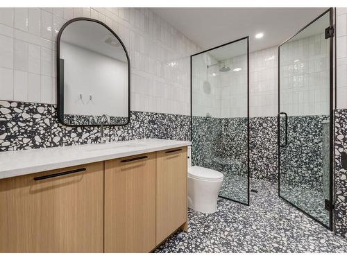 1417 3 Street Nw, Calgary, AB - Indoor Photo Showing Bathroom