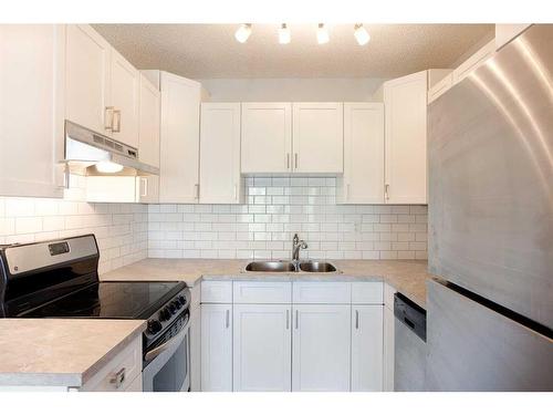 403C-5601 Dalton Drive Nw, Calgary, AB - Indoor Photo Showing Kitchen With Double Sink