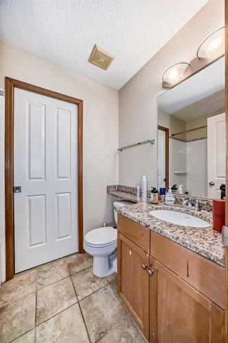 122 Royal Birch Gardens Nw, Calgary, AB - Indoor Photo Showing Bathroom