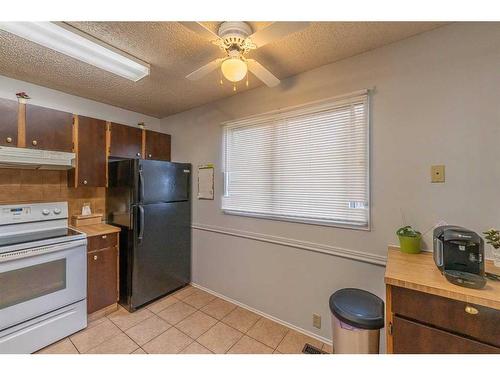 17 Bernard Drive Nw, Calgary, AB - Indoor Photo Showing Kitchen