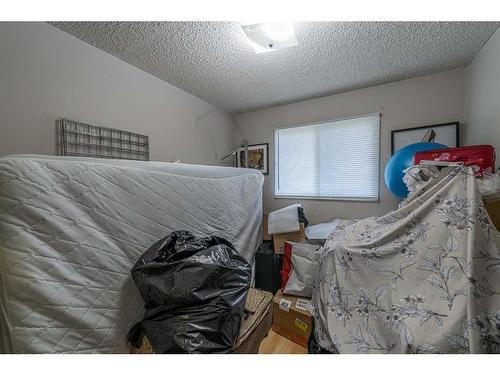 17 Bernard Drive Nw, Calgary, AB - Indoor Photo Showing Bedroom