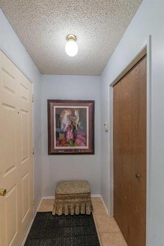 17 Bernard Drive Nw, Calgary, AB - Indoor Photo Showing Other Room