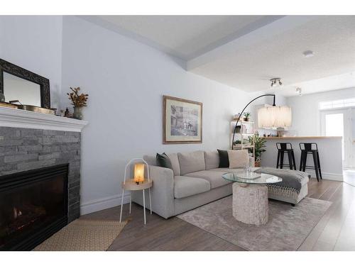 223-527 15 Avenue Sw, Calgary, AB - Indoor Photo Showing Living Room With Fireplace