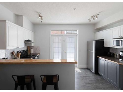 223-527 15 Avenue Sw, Calgary, AB - Indoor Photo Showing Kitchen