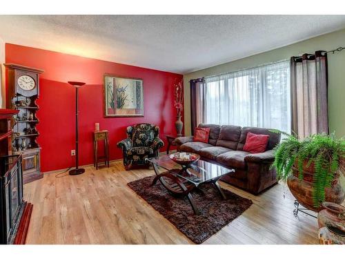 2023 Pinetree Crescent Ne, Calgary, AB - Indoor Photo Showing Living Room