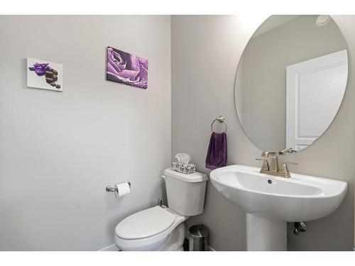 270 Marquis Court Se, Calgary, AB - Indoor Photo Showing Bathroom