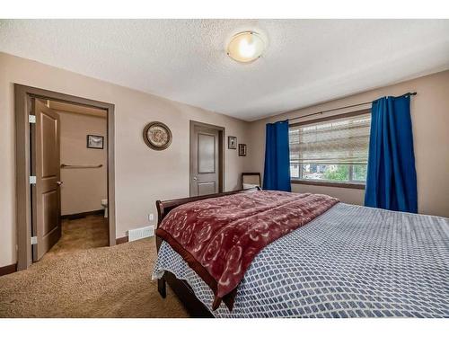 156 Saddlebrook Circle Ne, Calgary, AB - Indoor Photo Showing Bedroom