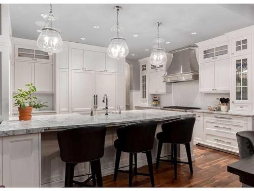 7 Timberline Gate Sw, Calgary, AB - Indoor Photo Showing Kitchen With Upgraded Kitchen