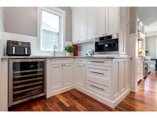 7 Timberline Gate Sw, Calgary, AB - Indoor Photo Showing Kitchen