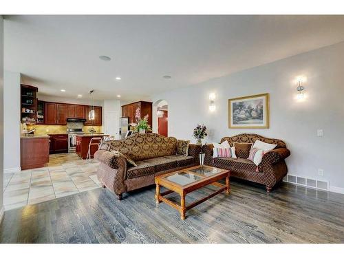 4670 Hamptons Way Nw, Calgary, AB - Indoor Photo Showing Living Room