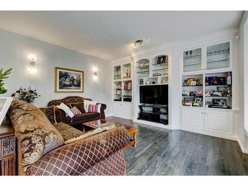 4670 Hamptons Way Nw, Calgary, AB - Indoor Photo Showing Living Room