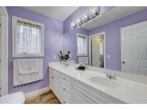 4670 Hamptons Way Nw, Calgary, AB - Indoor Photo Showing Bathroom