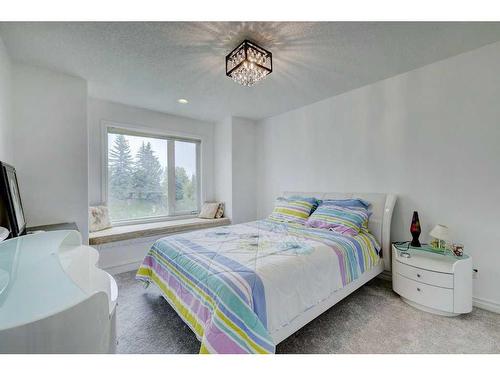 4670 Hamptons Way Nw, Calgary, AB - Indoor Photo Showing Bedroom