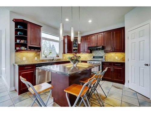 4670 Hamptons Way Nw, Calgary, AB - Indoor Photo Showing Kitchen With Upgraded Kitchen