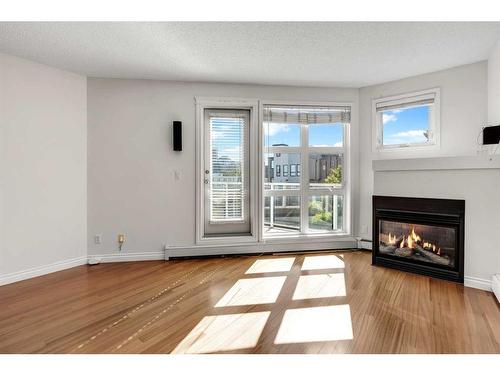 401-716 5 Street Ne, Calgary, AB - Indoor Photo Showing Living Room With Fireplace