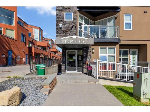 401-716 5 Street Ne, Calgary, AB - Outdoor With View