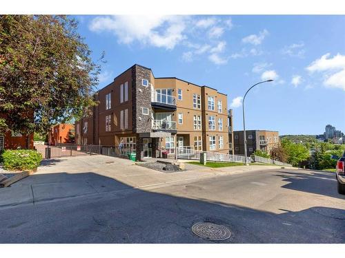 401-716 5 Street Ne, Calgary, AB - Outdoor With Balcony With Facade