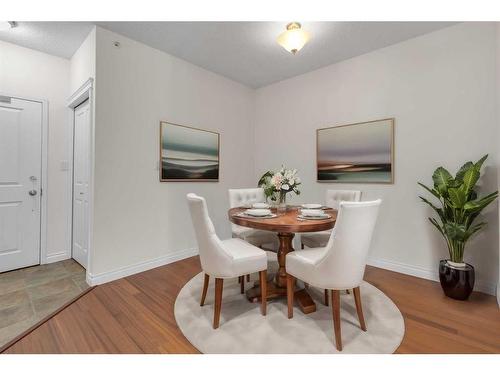 401-716 5 Street Ne, Calgary, AB - Indoor Photo Showing Living Room With Fireplace