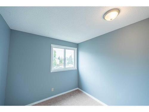 91-5425 Pensacola Crescent Se, Calgary, AB - Indoor Photo Showing Other Room