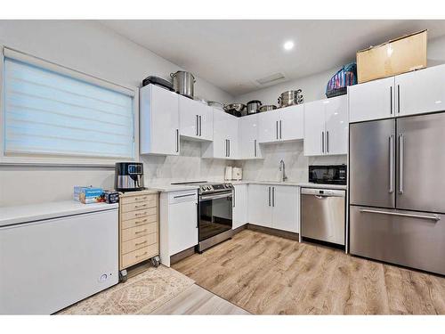 108 Patterson Drive Sw, Calgary, AB - Indoor Photo Showing Kitchen