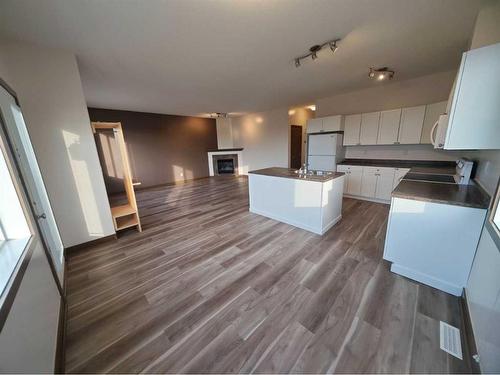 213 Blue Jay Road, Fort Mcmurray, AB - Indoor Photo Showing Kitchen