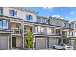 157 Crestridge Common SW Calgary, AB T3B 6J5