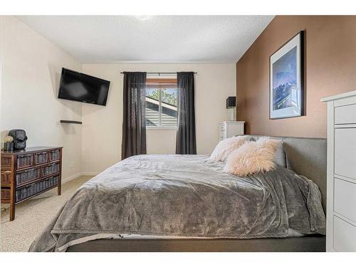 1338 New Brighton Park Se, Calgary, AB - Indoor Photo Showing Bedroom
