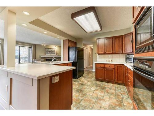 807-320 Meredith Road Ne, Calgary, AB - Indoor Photo Showing Kitchen