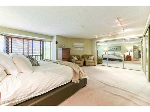807-320 Meredith Road Ne, Calgary, AB - Indoor Photo Showing Bedroom