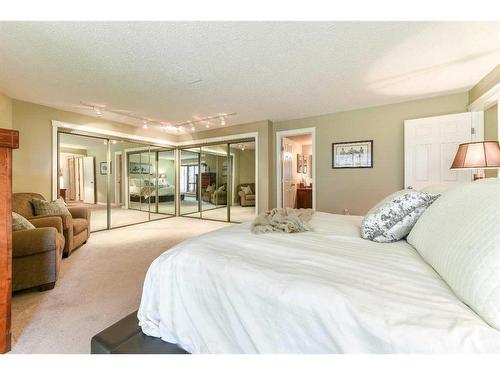 807-320 Meredith Road Ne, Calgary, AB - Indoor Photo Showing Bedroom