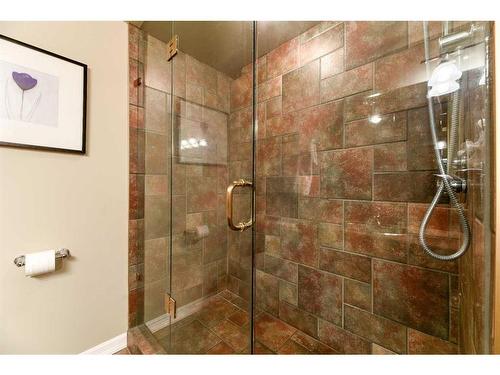 807-320 Meredith Road Ne, Calgary, AB - Indoor Photo Showing Bathroom