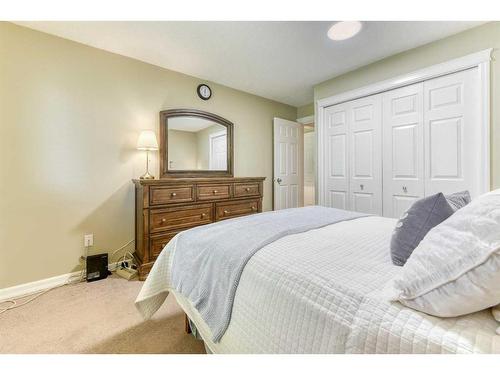 807-320 Meredith Road Ne, Calgary, AB - Indoor Photo Showing Bedroom