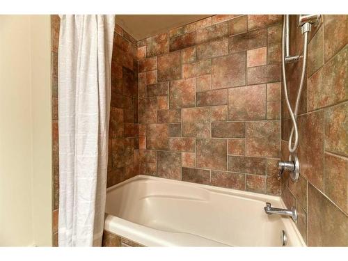 807-320 Meredith Road Ne, Calgary, AB - Indoor Photo Showing Bathroom