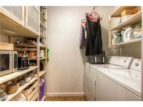 523-6400 Coach Hill Road Sw, Calgary, AB - Indoor Photo Showing Laundry Room
