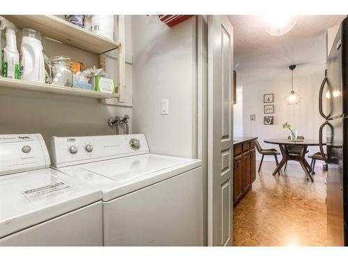 523-6400 Coach Hill Road Sw, Calgary, AB - Indoor Photo Showing Laundry Room
