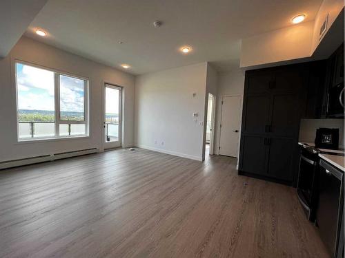 629-3932 University Avenue Nw, Calgary, AB - Indoor Photo Showing Kitchen