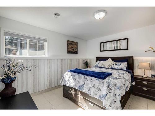 9-41124 Range Road 282, Rural Lacombe County, AB - Indoor Photo Showing Bedroom