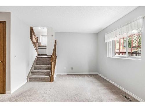 37 Shawinigan Drive Sw, Calgary, AB - Indoor Photo Showing Other Room