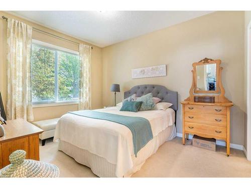 102-8 Prestwick Pond Terrace Se, Calgary, AB - Indoor Photo Showing Bedroom
